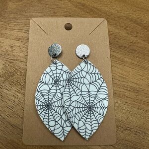 5/ $10‎ Spider Web Leaf Earrings